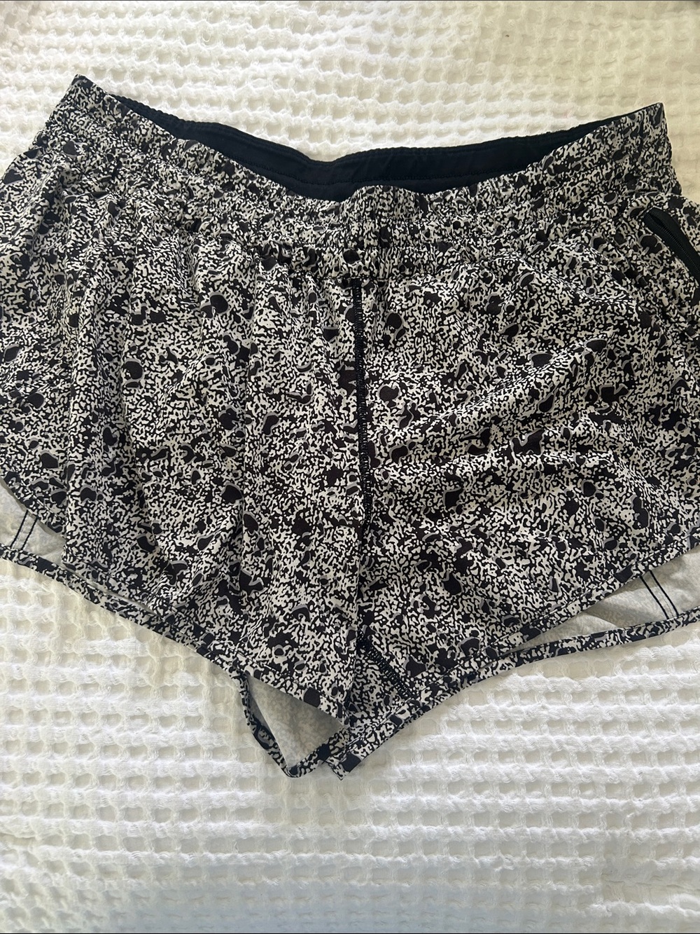 Lululemon Track That Shorts Sz 18 Barely Worn 4”